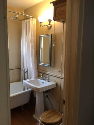 House/Bathroom1a.jpg